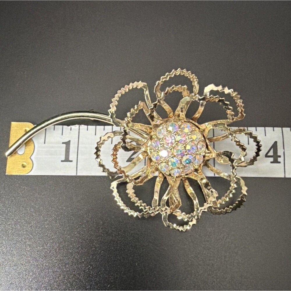 VINTAGE SARAH COVENTRY Flower Brooch Iridescent Aurora Rhinestone Gold Tone Pin - Picture 9 of 12